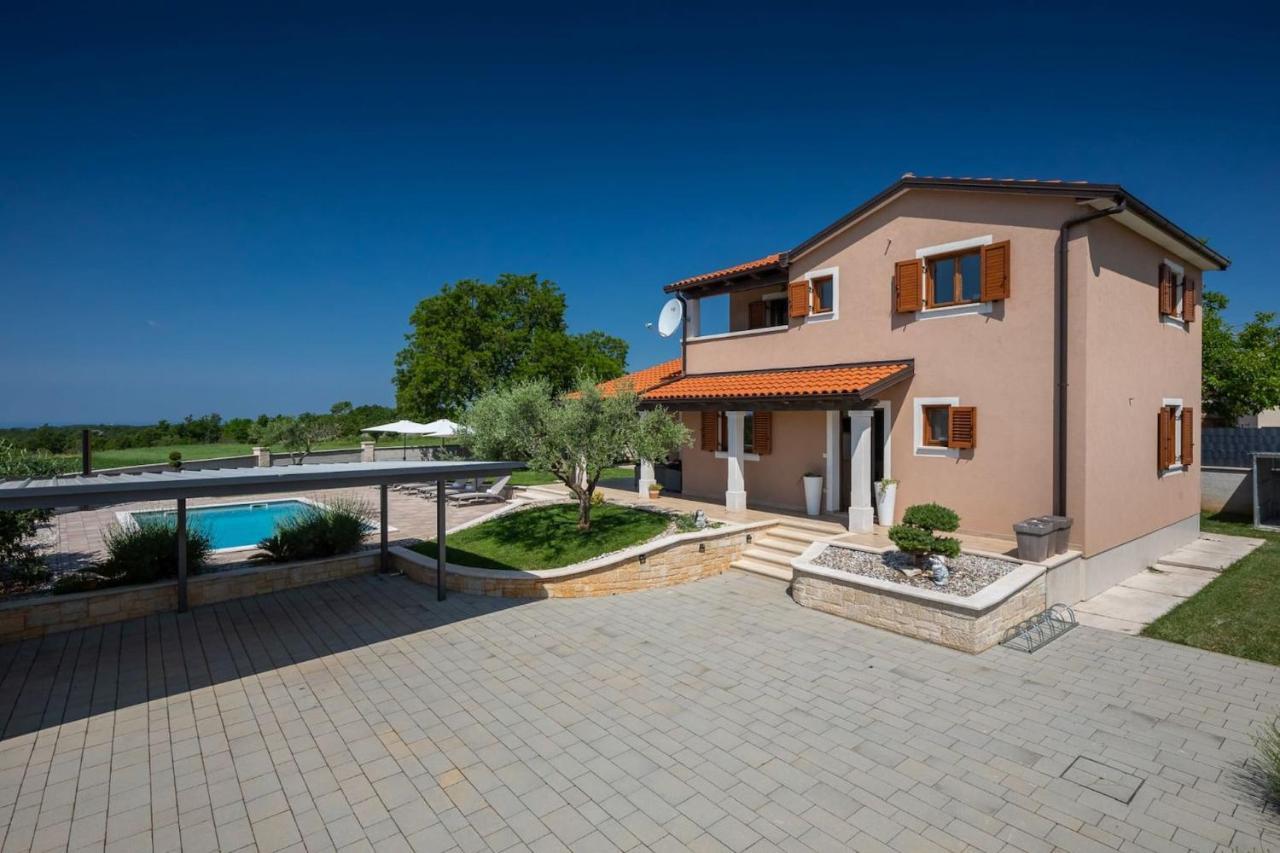 Activity Villa Gita With Pool And Grill In Tinjan Zewnętrze zdjęcie