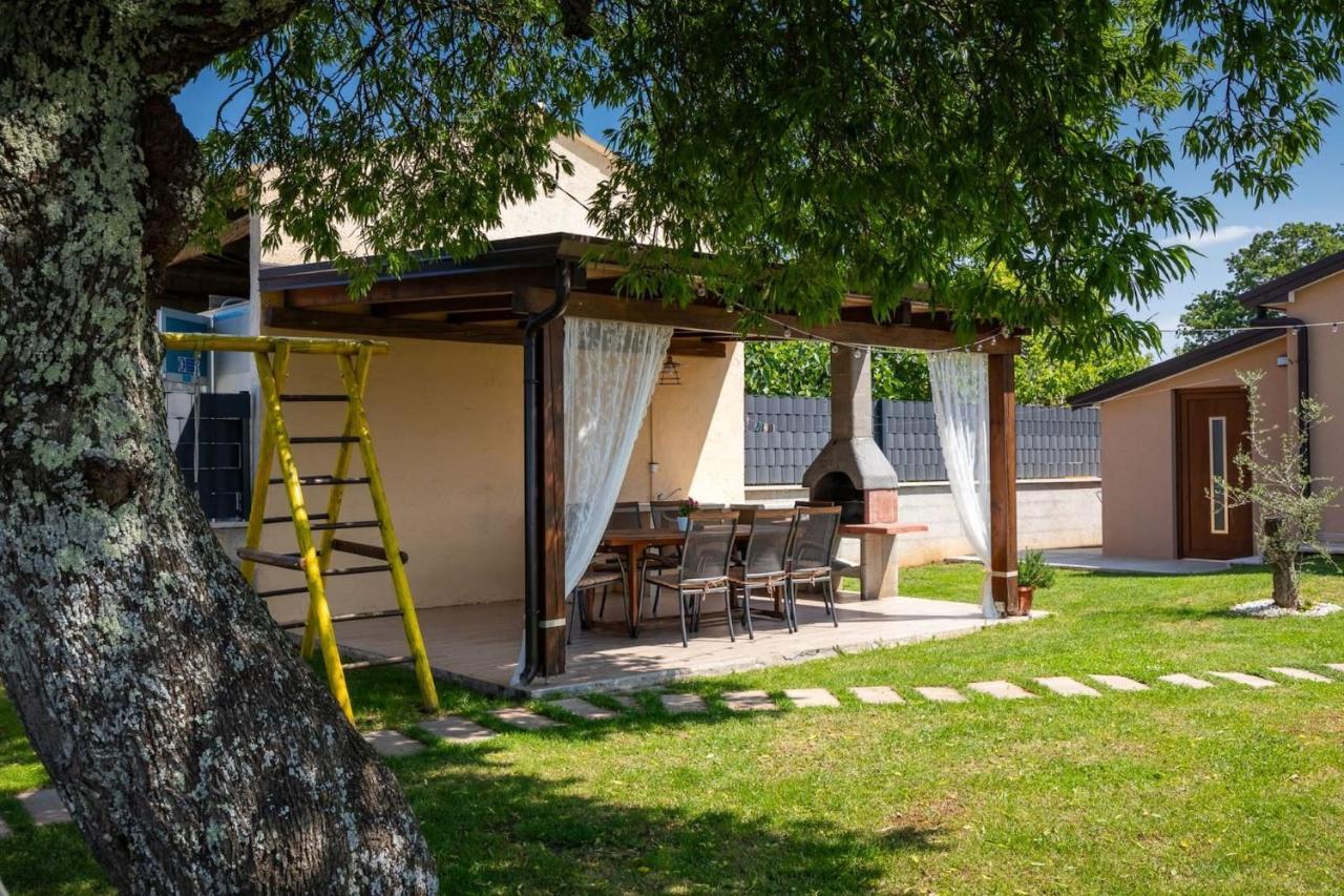 Activity Villa Gita With Pool And Grill In Tinjan Zewnętrze zdjęcie